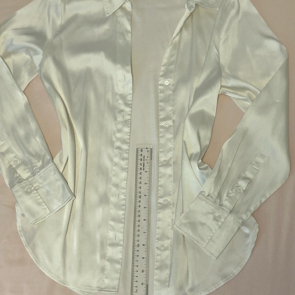 Elegant Cream Satin Blouse - Picture 4 of 6